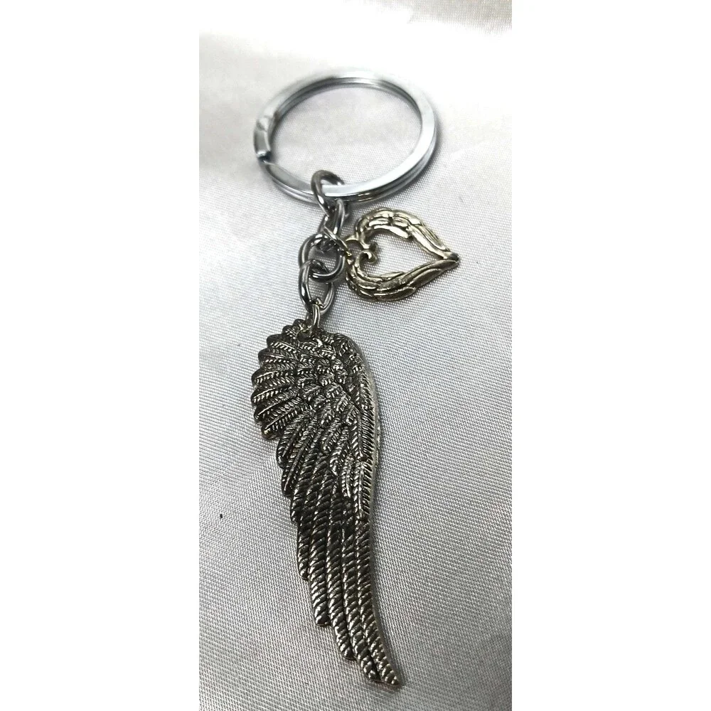 FEATHER & HEART METAL KEYCHAIN